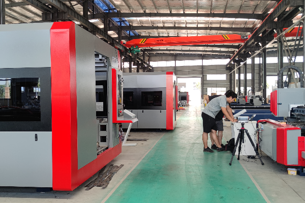 Sheet & Pipe Laser Cutter View 14